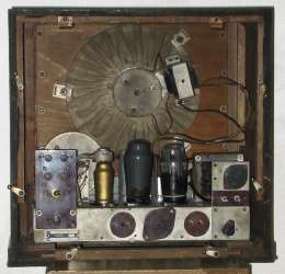 Philips 102A - widok z tyłu na chassis