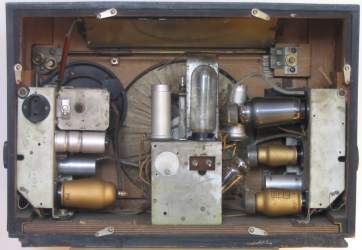 Philips 4-38U - widok z tyłu na chassis