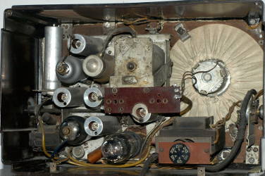 Philips 4-39A - widok z tyłu na chassis