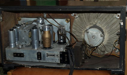Philips 5-40B - widok z tyłu na chassis