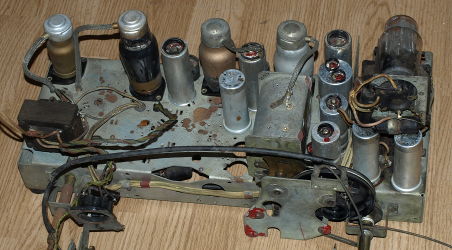 Philips 6-38A - widok na chassis od tyłu