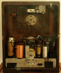 Philips 638A - widok z tyłu na ściankę