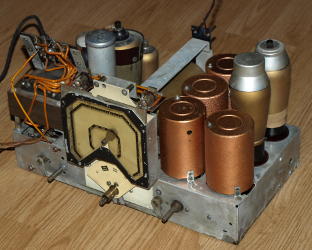Philips 638A - widok na chassis z przodu