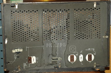 Philips 7-38A - widok z tyłu na ściankę