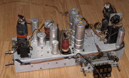 Philips 7-39A - widok na chassis z przodu