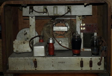 Radio-Union 63 Lux - widok z tyłu na chassis