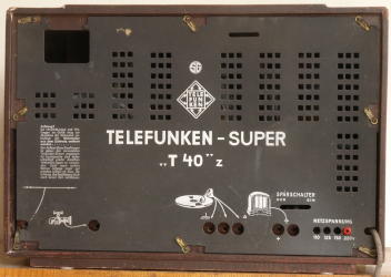 Telefunken T40Z - widok z tyłu na ściankę